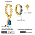 Detalle del conjunto de pendientes de acero inoxidable chapado en oro de 18k con piedras azules - Juego de Pendientes (JDE0204301-BL) / Azul