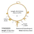 Detailansicht der goldenen Edelstahlkette mit Schmetterlings- und Perlenanhängern - Gold Luxus Schmetterling Perle Stil (YYN026029)