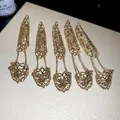 Conjunto detallado de 5 anillos de armadura de uñas góticos dorados con cadenas - Set de 5 piezas / Dorado