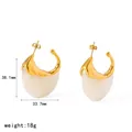 Orecchini retrò in acciaio inossidabile con gocce di resina bianca e placcatura oro 18k - Orecchini a Lobo a Forma di Borsa (TE60793-MW) / Crema