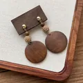 Macro di orecchini a disco in legno fatti a mano con perle in rafia e perni dorati - Stile Sovrapposto di Perline Intrecciate (8#) / Caffè-Rotondo