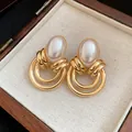 Orecchini vintage color oro con grande perla ovale e cerchi concentrici - 42# Ago D'argento - Oro - Bianco