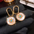Orecchini vintage in oro con intarsio in madreperla e motivo a sole turchese lucido - 44# Ago d'Argento - Oro