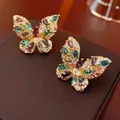 Élégantes boucles d'oreilles papillon vintage dorées avec zircons colorés sur cuir. - Colorful Butterfly Stud Earrings (21#) / Coloré