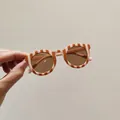 Retro round children's sunglasses with stylish brown and pink striped frames for summer - Round / Pink Striped