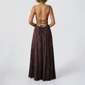 Robe longue dos nu élégante marron foncé avec motif jacquard floral et bretelles lacées - XS / Marron