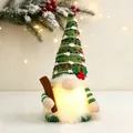 Gnomo de Navidad de punto con LED, barba brillante y gorro festivo - Gnomo Luminoso con Gorro Verde de Lunares