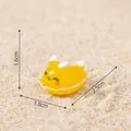 Miniatuur gele zeenaaktslak naaktslak figuur met 2,5 cm lengte op wit zand - Nr.3-Gele zeehaas
