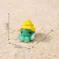 Schattig miniatuur groen octopus beeldje met gele schelp hoed, zeedier speelgoed op zand - Nr.12-Groene octopus