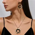 Parure de bijoux dorés élégants avec pendentif rond noir et boucles d'oreilles assorties - Style Anneau Intérieur Texturé - Noir Or
