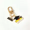 Portachiavi laurea 2026 con tocco e diploma in finitura dorata accessorio borsa - Stile Tocco di Laurea 2026 (2#)
