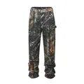 Lockere High Street Cargo Jeans mit realistischem Waldtarn-Blattmuster-Druck - S / Jeans Baummuster