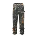 Loose-Fit Cargo-Hose mit Wald-Tarnmuster, Blattdruck und praktischer Hammerschlaufe - S / Jeans Baummuster