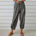 Λεπτομερής προβολή του γκρίζου γυναικείου παντελονιού από βαμβάκι και λινάρι μοδάτο - S / σκούρο γκρι
