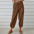 Pantaloni capri donna a vita alta in cotone lino marrone con bottoni decorativi. - Marrone