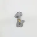 Leuke grijze lederen giraffe bedel voor telefoonhoesje of tas met gouden ketting - Giraffe Hanger / Grijs