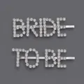 Elegante silberne Haarklammern mit 'Bride To Be' Strasssteinen für Brautfrisuren - Bride to Be Stil / Silber