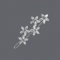 Barrette argentée élégante ornée de cinq fleurs en zircon brillant sur fond gris - Style Fleur en Zircon Argent (HS-J6384S)