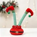 Gros plan de jambes de lutin de Noël pliables avec motifs rayés et base de ceinture - Rouge