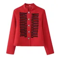 Giacca corta rossa in stile militare con passamaneria nera e bottoni argento - S / Rosso