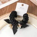 Elegantes schwarzes Satin-Haargummi mit Schleife und Perle, 2er-Set auf Karte für Haare - 2er Pack / Schwarz