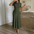 Élégante robe longue texturée vert olive avec manches courtes et boutons dorés pour femmes - Vert Militaire