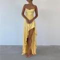Elegantes gelbes Satin-Maxikleid mit hohem Schlitz und raffinierten Rüschendetails - 3XL / Gelb