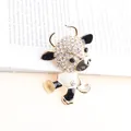 Broche mignonne en forme de vache avec strass scintillants et émail de qualité - Blanc