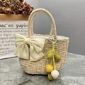 Handgefertigte gewebte Strohtasche mit cremefarbener Schleife für den Urlaub - Dekorierter Stil / Beige