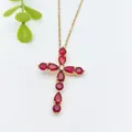 Elegante collana a croce dorata con brillanti zirconi rossi per un look di classe - Stile Croce Zirconia Pera Rossa(XL1200-087) / Oro