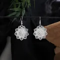 Orecchini a goccia in filigrana di fiori d'argento etnici in stile tradizionale Hmong - Filigrana Multistrato Radiale (E4128) / Argento