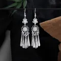 Orecchini a nappa lunga in stile etnico Miao con intricati motivi floreali in argento - Nappa a Cono con Piatto Girasole (E5985) / Argento