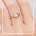 Eleganter vergoldeter offener Ring im koreanischen Stil mit Kristallkugel-Detail. - Einstellbar Offen / Kristallkugel-Ring mit Pflasterfassung