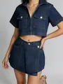 Detailweergave van denim tweedelige set met cropped top met V-hals en onregelmatige rok - S / Donkerblauw