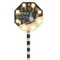Segnale stradale decorativo natalizio Santa Stop Here in legno con luci LED calde - Pupazzo di Neve con Sci Grigio