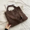 Large capacity brown cable-knit shoulder bag for women, vintage style handmade tote - Caramel (164)