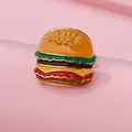 Vue détaillée du pin's émaillé burger créatif avec couches colorées et bordure métallique dorée - Style Burger (HP228)