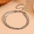 Détail du bracelet chaîne serpent tressé triple argenté avec fermoir mousqueton réglable - Bracelet Argent
