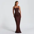 Elegante abito lungo in raso marrone scuro con scollo quadrato e corpetto arricciato - XS / Marrone