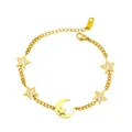 Dettaglio del bracciale in acciaio dorato con stelle in zircone e ciondolo luna - Oro