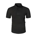 Dettaglio di una polo nera in maglia a nido d'ape con tasca e tessuto traforato - S / Nero