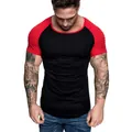 T-shirt de sport ajusté pour homme avec manches plissées rouges et corps noir mode - Noir avec Rouge