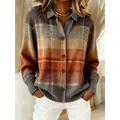 Detailaufnahme eines Damen Oversize-Strick-Cardigans mit warmen horizontalen Streifen - S / Oberteile / Vintage Farbblock Streifen (ACS05)