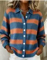 Gemütliche blau-orange gestreifte Strickjacke für Damen mit großen weißen Knöpfen - S / Oberteile / Blau-Orange Kontraststreifen (ACS24)