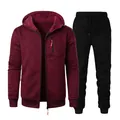 Vue détaillée de l'ensemble veste à capuche bordeaux et jogging noir homme - S / Bordeaux (Haut) Et Noir (Pantalon)