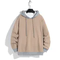 Sweat à capuche bicolore pour homme en kaki et gris, présenté sur un cintre. - S / Hauts / Khaki