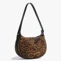 Modische matte Unterarmtasche mit Leopardenmuster und elegantem schwarzem Trageriemen - Leopardenmuster
