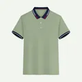 Polo de hombre de manga corta verde salvia elegante con cuello y puños de rayas - S / Verde