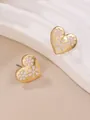 Boucles d'oreilles cœur dorées avec d'élégants motifs de flocons de neige blancs pour Noël - Style de Motif de Flocon de Neige en Cœur Doré (24)