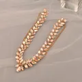 Eleganter Braut-Stirnkettenschmuck mit champagnerfarbenen Strasssteinen auf grauem Netz - Champagner